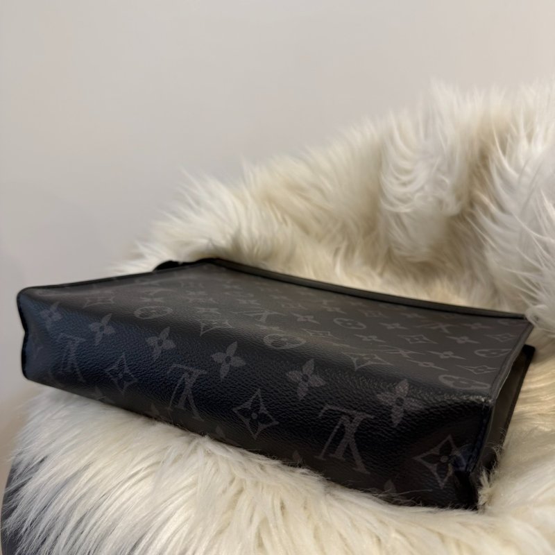 LV Voyage MM灰黑手拿包 晶片-2