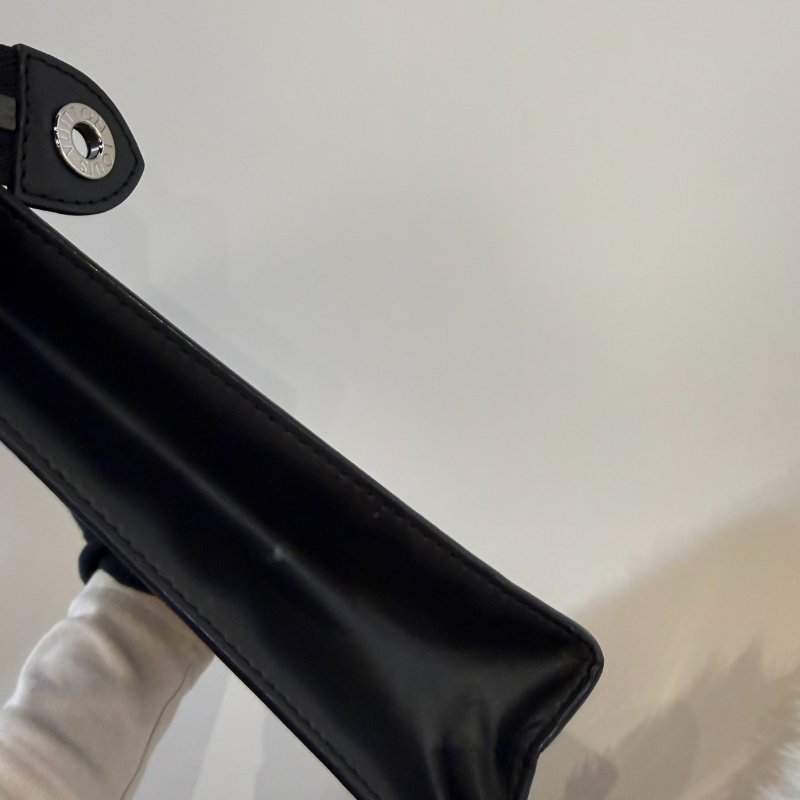 LV Voyage MM灰黑手拿包 晶片-4