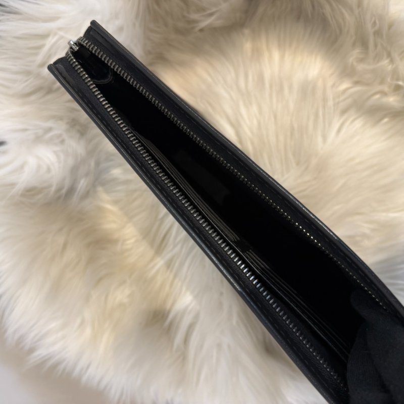 LV Voyage MM灰黑手拿包 晶片-6