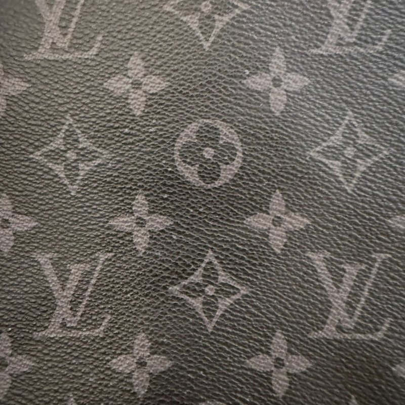 LV Voyage MM灰黑手拿包 晶片-7