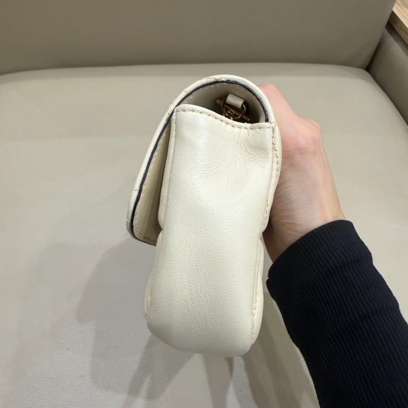 Versace範思哲Virtus系列白色金扣鏈條包-2