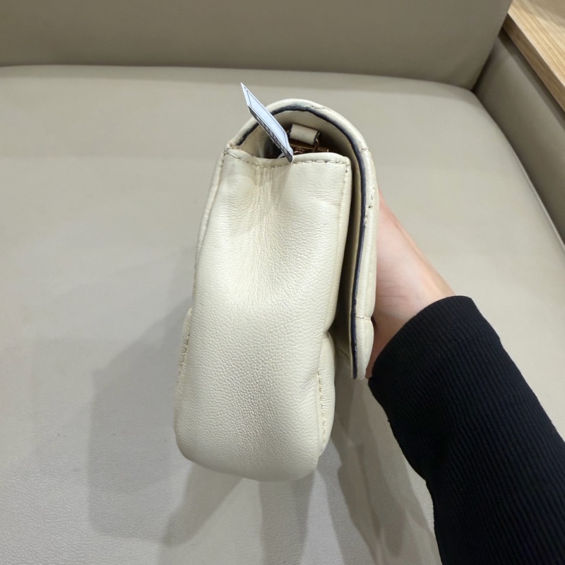 Versace範思哲Virtus系列白色金扣鏈條包-3