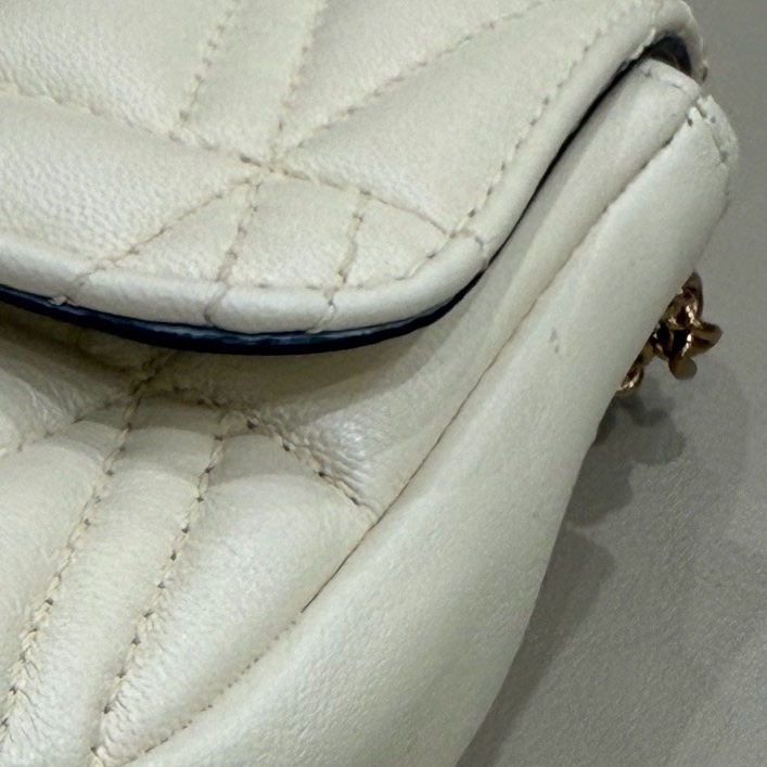 Versace範思哲Virtus系列白色金扣鏈條包-10