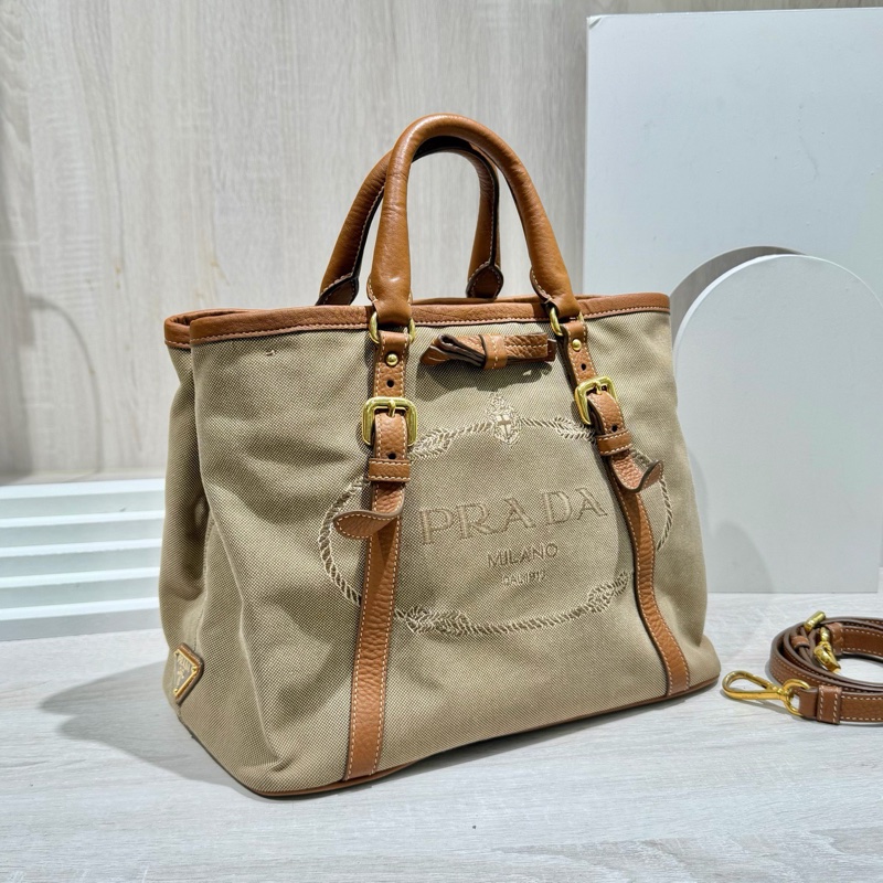 Prada普拉達蝴蝶結logo帆布拼牛皮刺繡帆布托特包-1