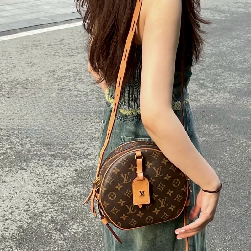 LV原花肩背圓餅包M52294-1