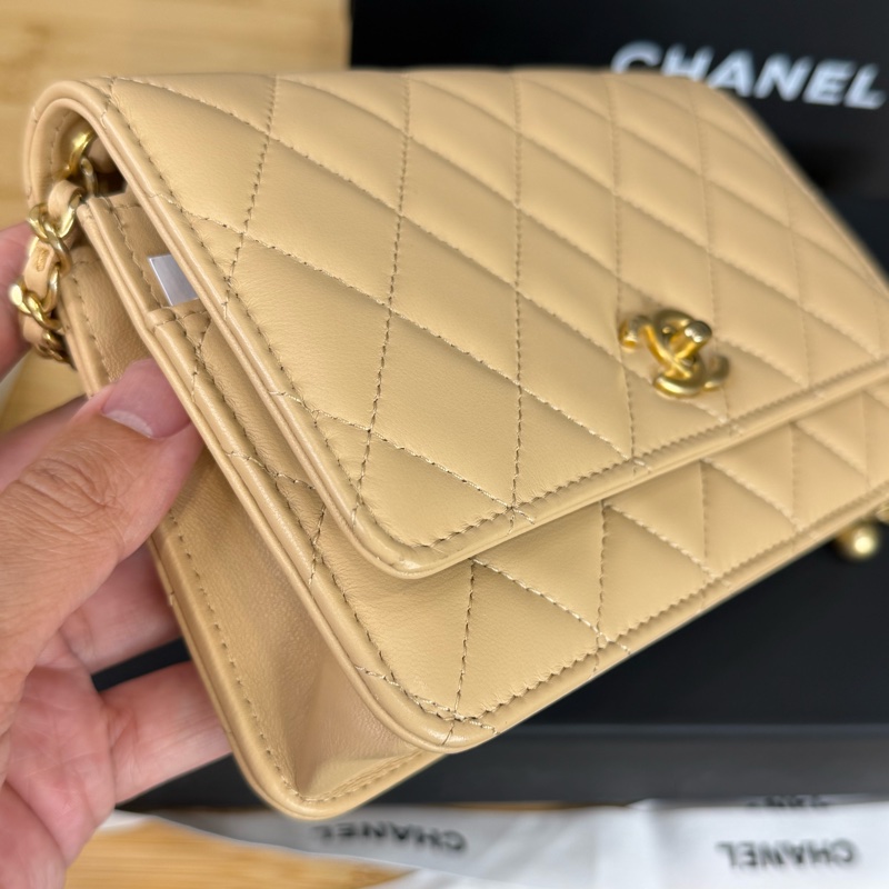 上架中🔑Chanel 金釦奶茶色菱格紋金球woc鍊包-2