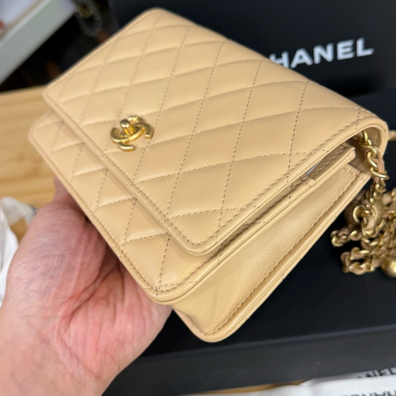 上架中🔑Chanel 金釦奶茶色菱格紋金球woc鍊包-4