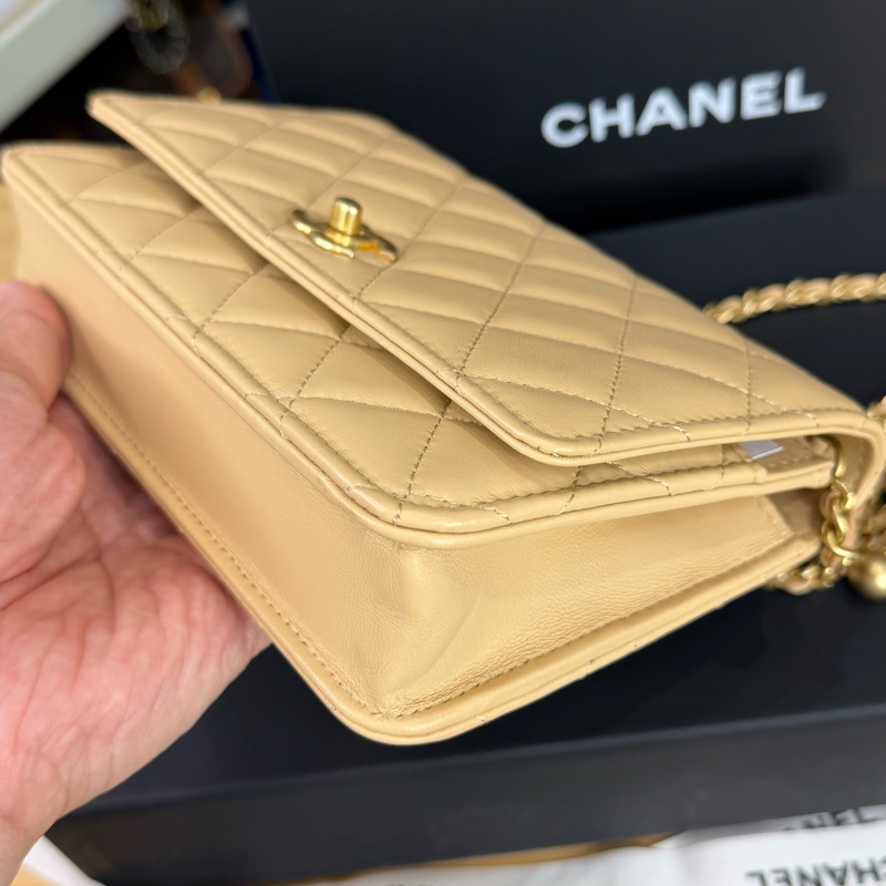 上架中🔑Chanel 金釦奶茶色菱格紋金球woc鍊包-5