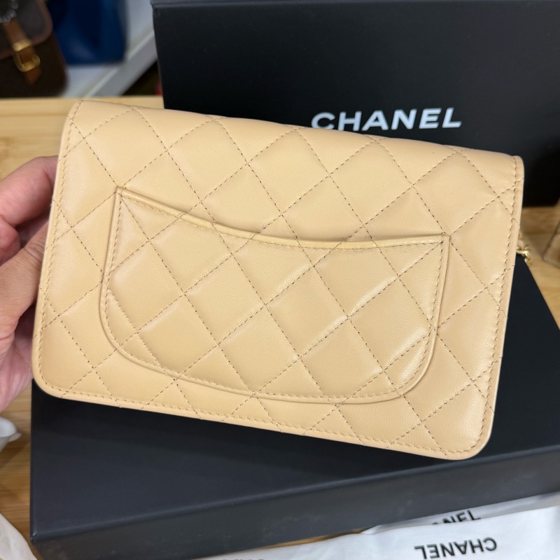 上架中🔑Chanel 金釦奶茶色菱格紋金球woc鍊包-7