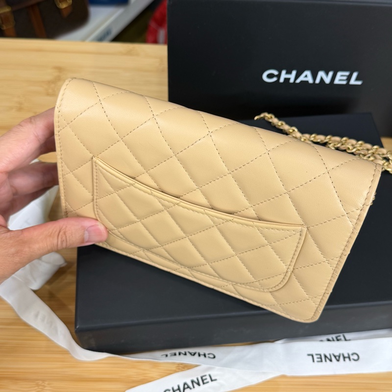 上架中🔑Chanel 金釦奶茶色菱格紋金球woc鍊包-10