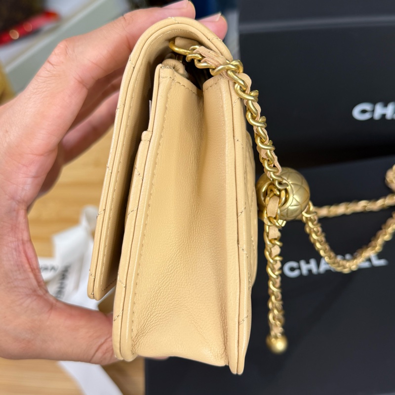 上架中🔑Chanel 金釦奶茶色菱格紋金球woc鍊包-13