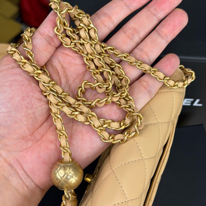 上架中🔑Chanel 金釦奶茶色菱格紋金球woc鍊包-15