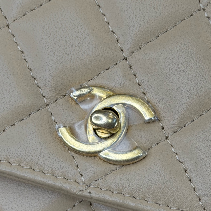 上架中🔑Chanel 金釦奶茶色菱格紋金球woc鍊包-16