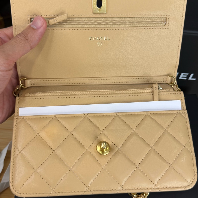 上架中🔑Chanel 金釦奶茶色菱格紋金球woc鍊包-17