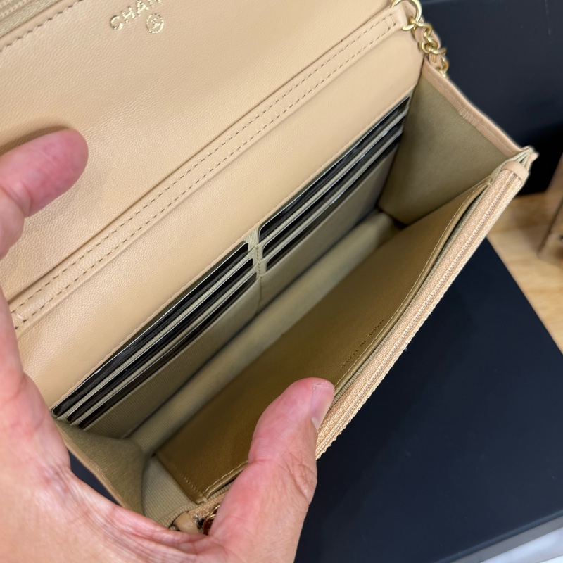 上架中🔑Chanel 金釦奶茶色菱格紋金球woc鍊包-19