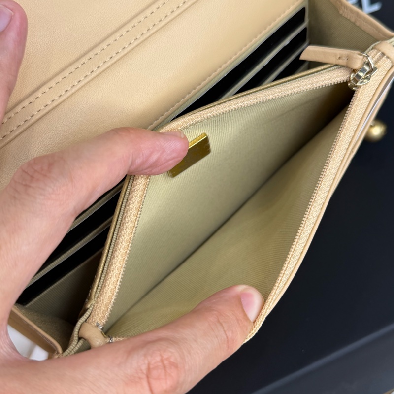 上架中🔑Chanel 金釦奶茶色菱格紋金球woc鍊包-23