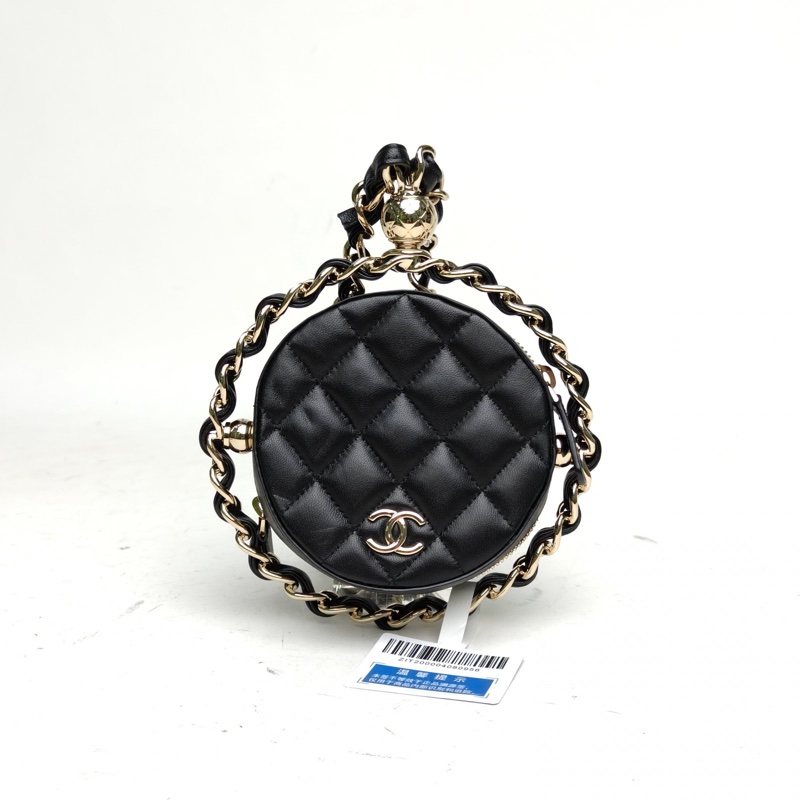 CHANEL CF季節款22早春金球旋轉圓餅包MINI黑色羊皮31開金扣-2