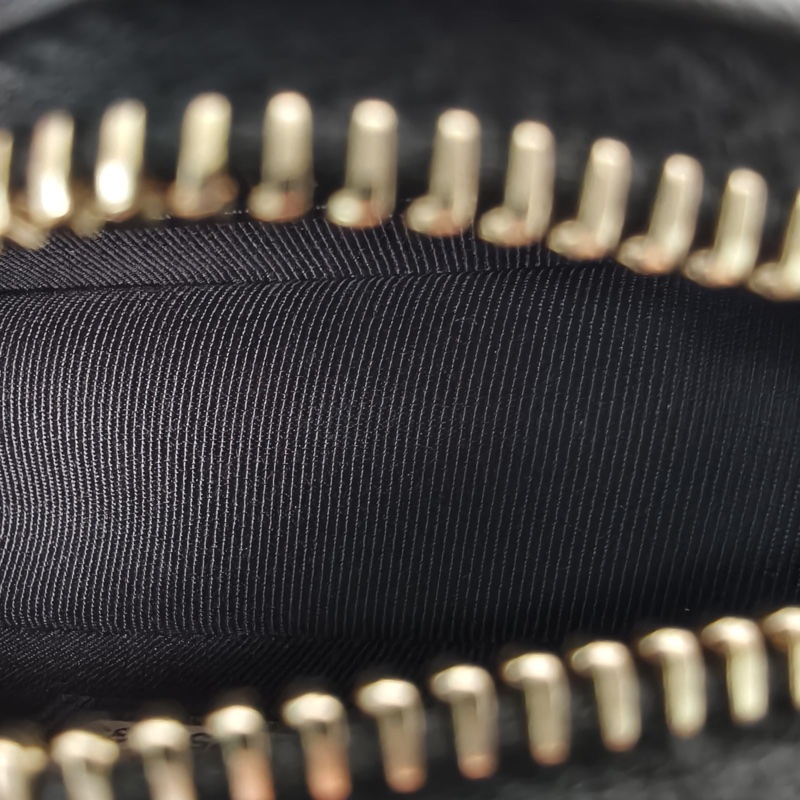 CHANEL CF季節款22早春金球旋轉圓餅包MINI黑色羊皮31開金扣-5