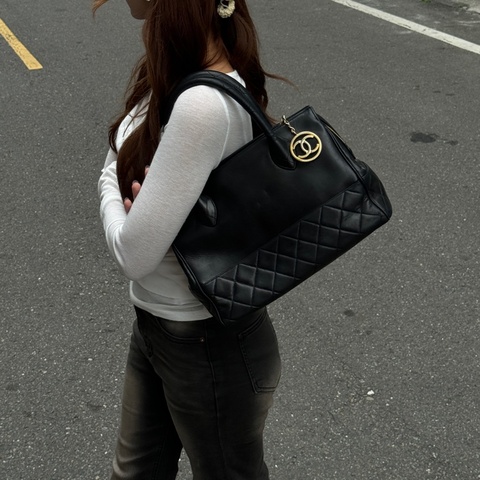 【超級新🆕】 Chanel 黑金羊皮 小托特肩背包 （專櫃223,000）