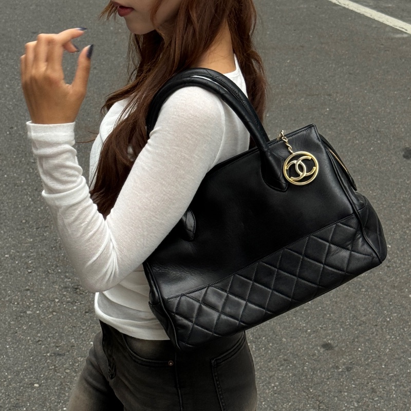 【超級新🆕】 Chanel 黑金羊皮 小托特肩背包 (專櫃223,000)-0