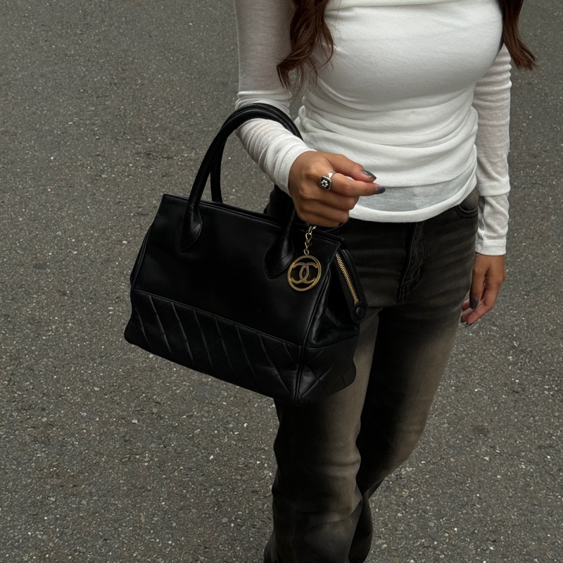 【超級新🆕】 Chanel 黑金羊皮 小托特肩背包 (專櫃223,000)-6