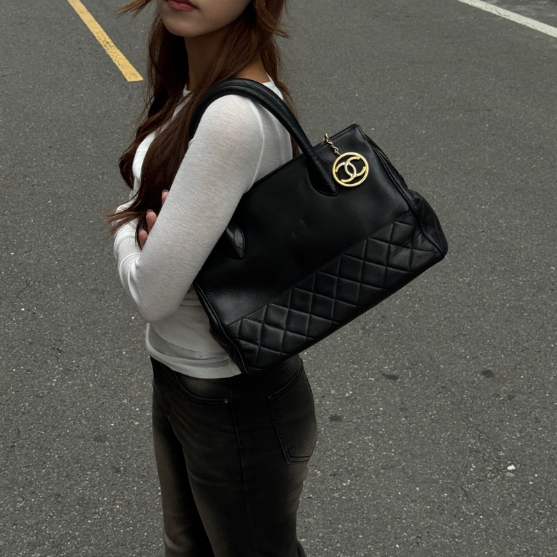 【超級新🆕】 Chanel 黑金羊皮 小托特肩背包 (專櫃223,000)-27