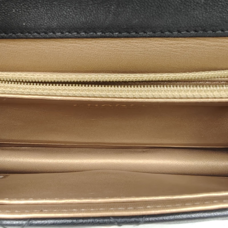 CHANEL 19SSCF口蓋包黑色羊皮27開金扣珍珠裝飾菱格紋-5