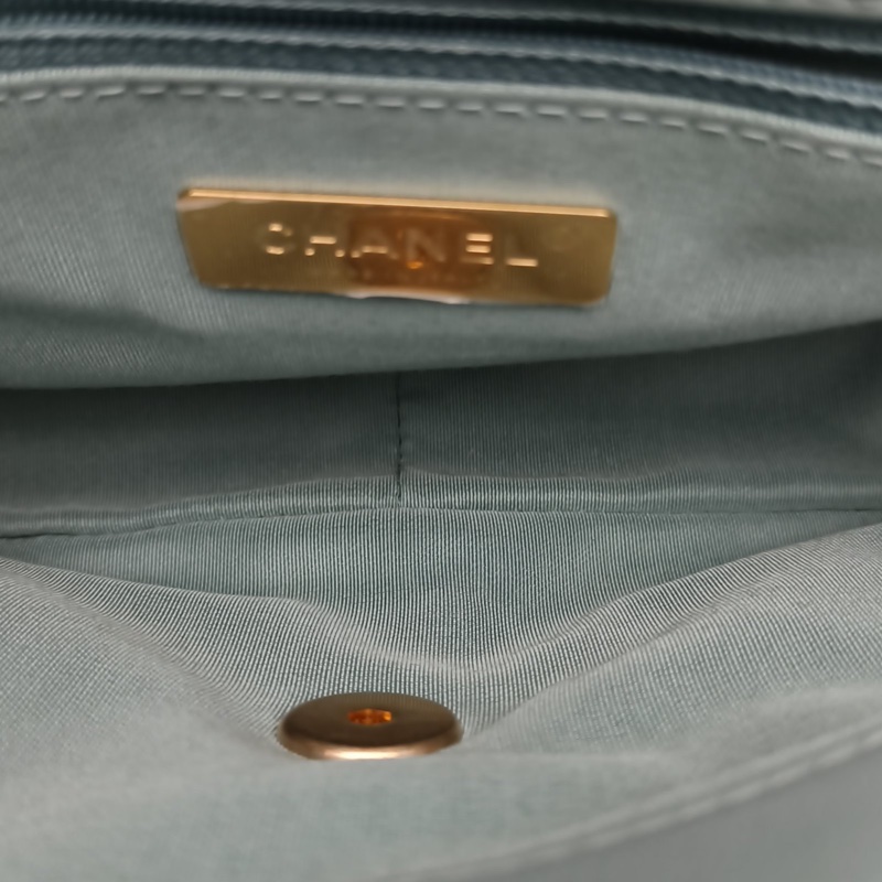 CHANEL 19BAG口蓋包小號藍色羊皮30開金銀扣-5