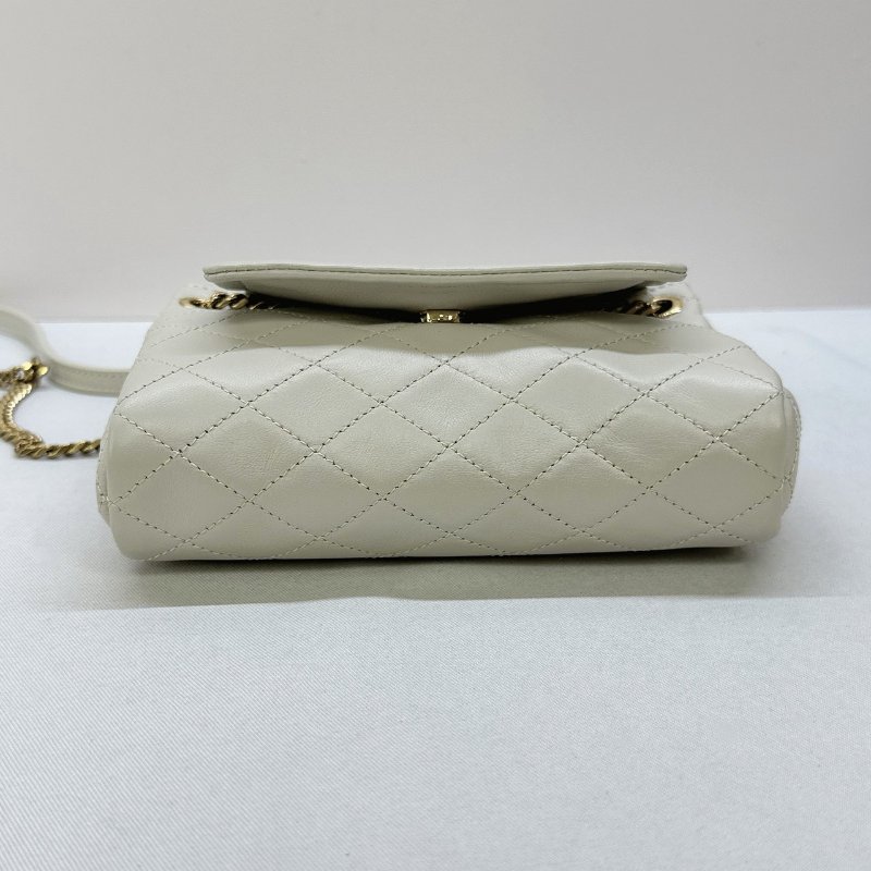 YSL Mini Nolita小羊皮斜背包-8