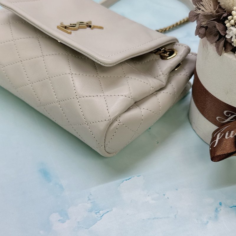 YSL Mini Nolita絎縫小羊皮斜背包-8