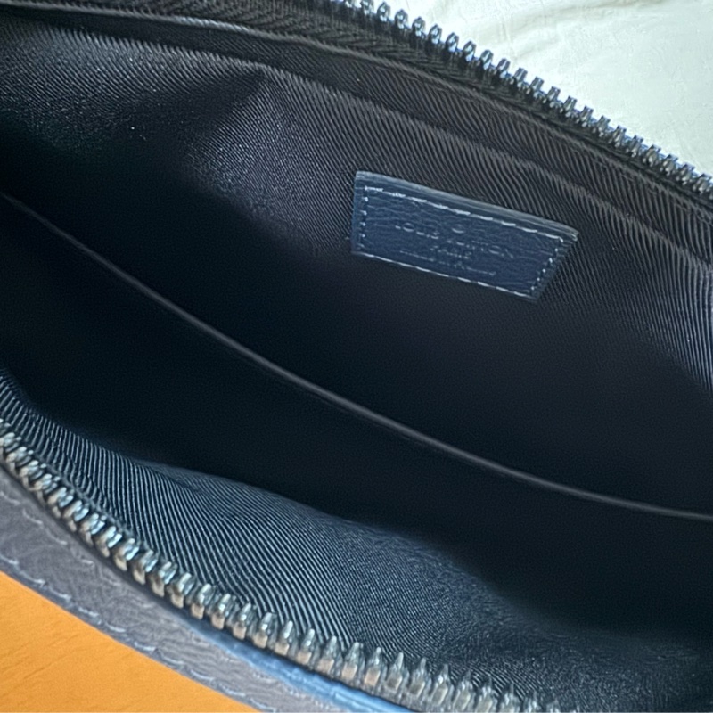 Louis Vuitton Trio M24753三合一壓紋老花郵差包-12