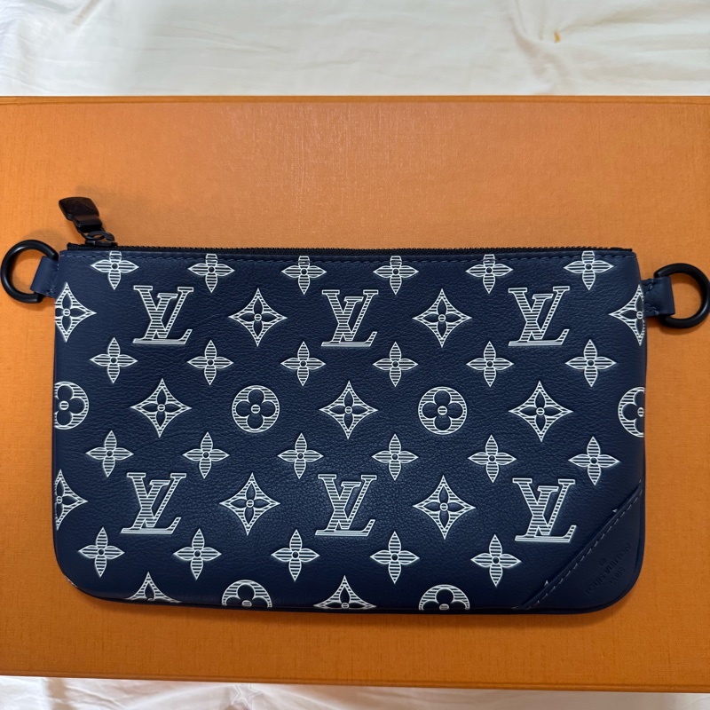 Louis Vuitton Trio M24753三合一壓紋老花郵差包-14