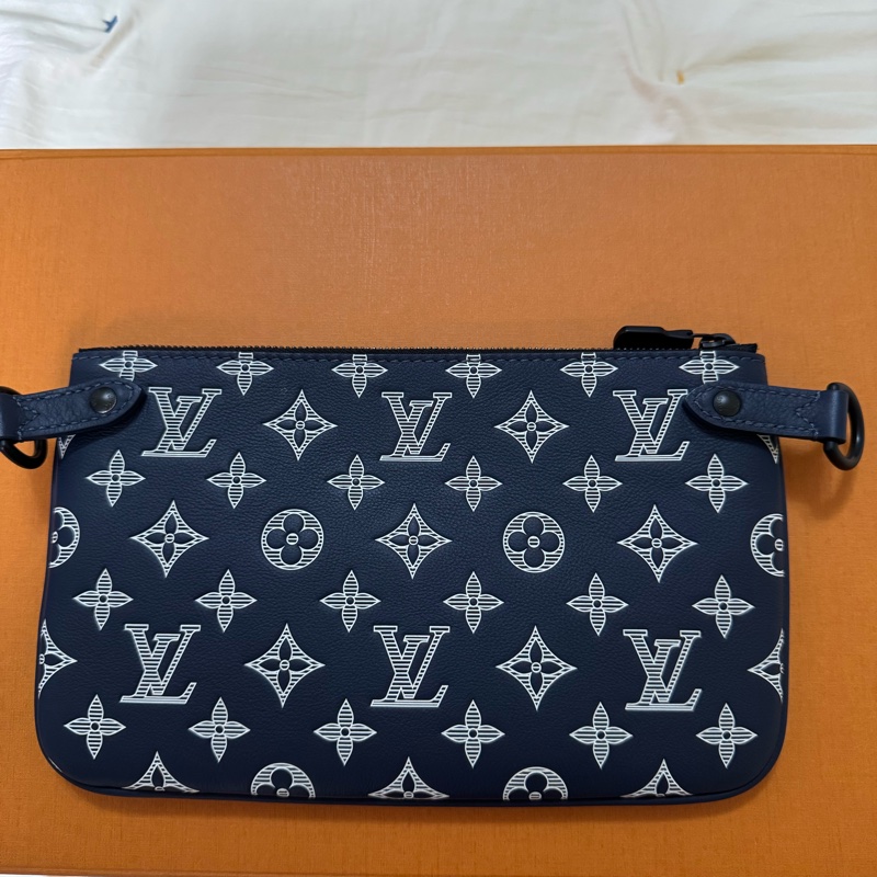 Louis Vuitton Trio M24753三合一壓紋老花郵差包-15