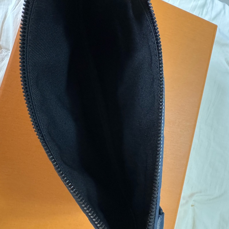 Louis Vuitton Trio M24753三合一壓紋老花郵差包-17