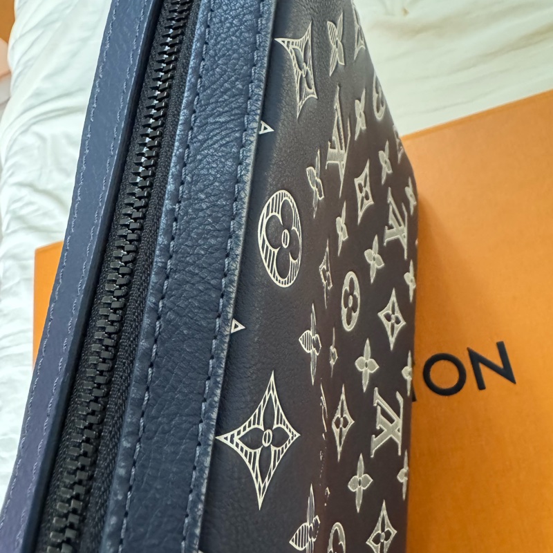 Louis Vuitton Trio M24753三合一壓紋老花郵差包-22