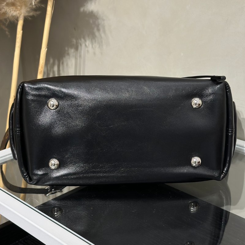 LOUIS VUITTON CarryAll Cargo Vibe - PM黑-5