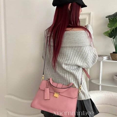 MiuMiu 風琴郵差包 粉色 牛皮 28*20*9 98新配件塵袋