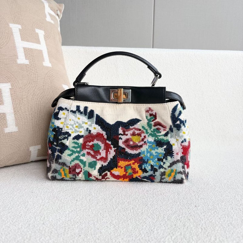 ️Fendi 串珠peekaboo手提斜背包23*18*11 98新配件肩帶塵袋-1