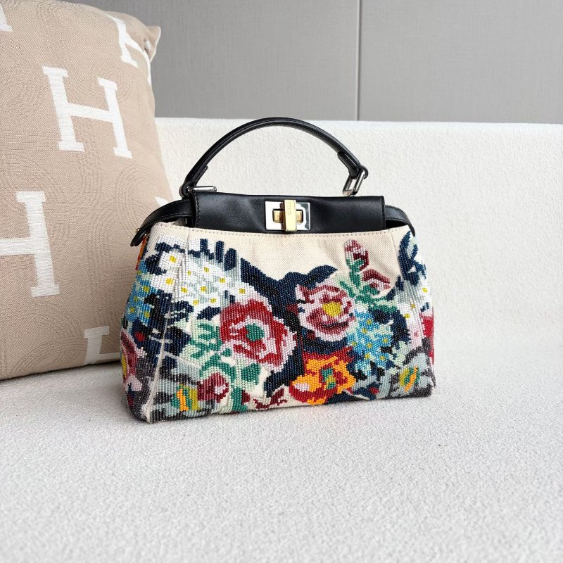 ️Fendi 串珠peekaboo手提斜背包23*18*11 98新配件肩帶塵袋-4