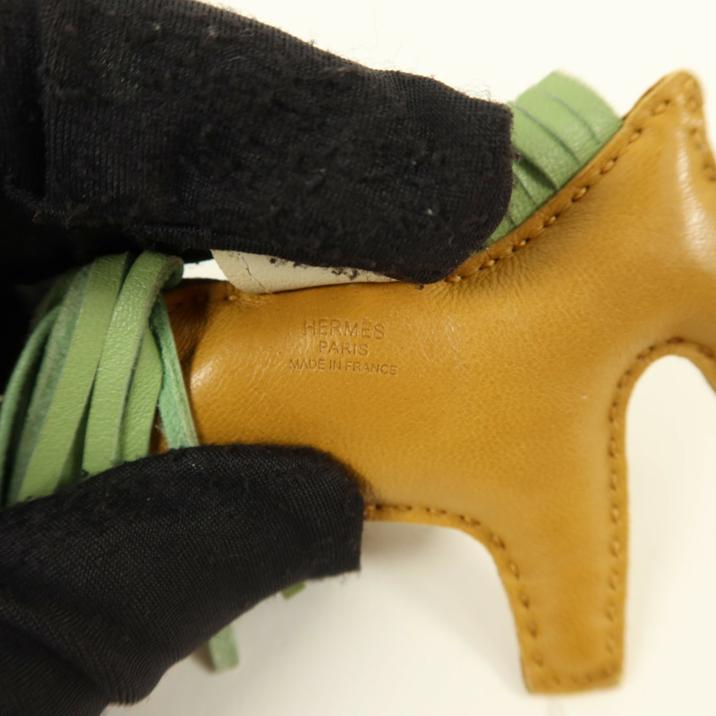 HERMES Milo皮革Rodeo PM掛飾Sesame/Vert Criquet-4