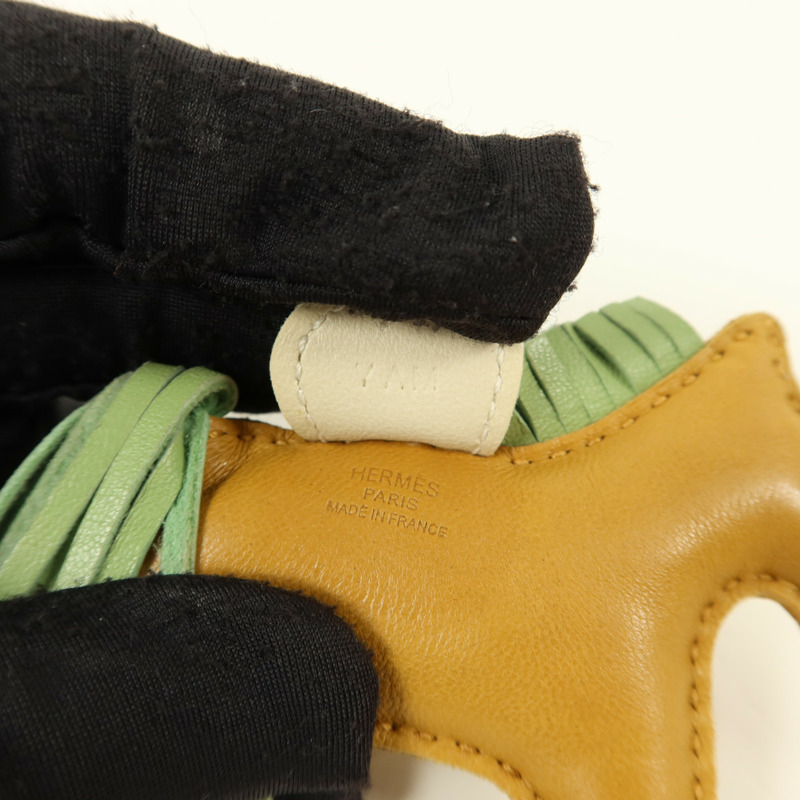 HERMES Milo皮革Rodeo PM掛飾Sesame/Vert Criquet-5