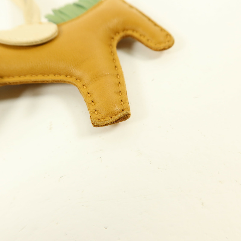 HERMES Milo皮革Rodeo PM掛飾Sesame/Vert Criquet-8