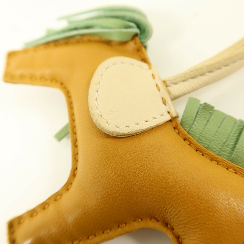 HERMES Milo皮革Rodeo PM掛飾Sesame/Vert Criquet-13