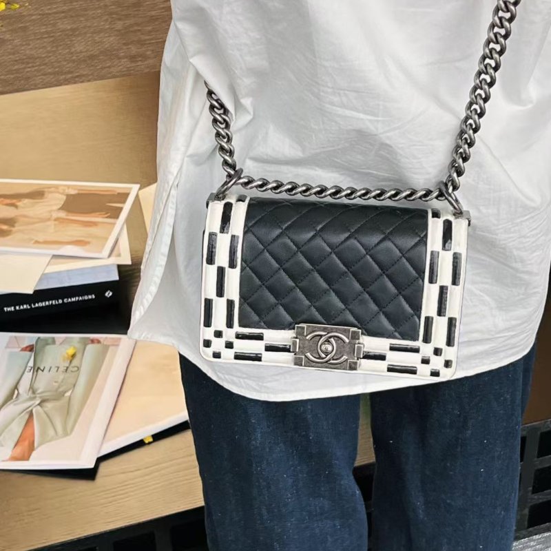 chanel 黑白 leboy 小號 熊貓拼色格子設計 20×8×12cm 98新配件保卡塵袋-0