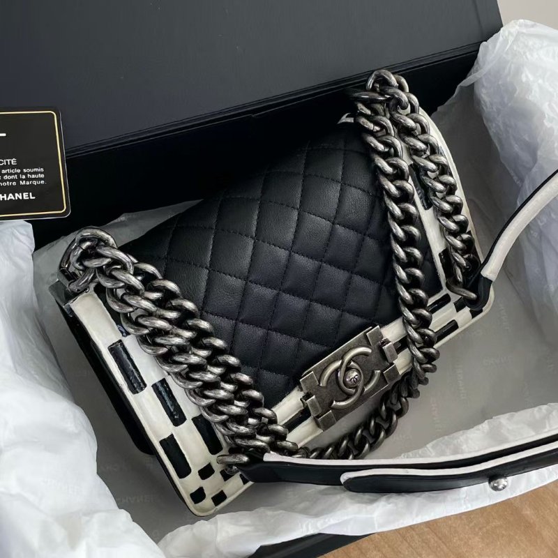 chanel 黑白 leboy 小號 熊貓拼色格子設計 20×8×12cm 98新配件保卡塵袋-5