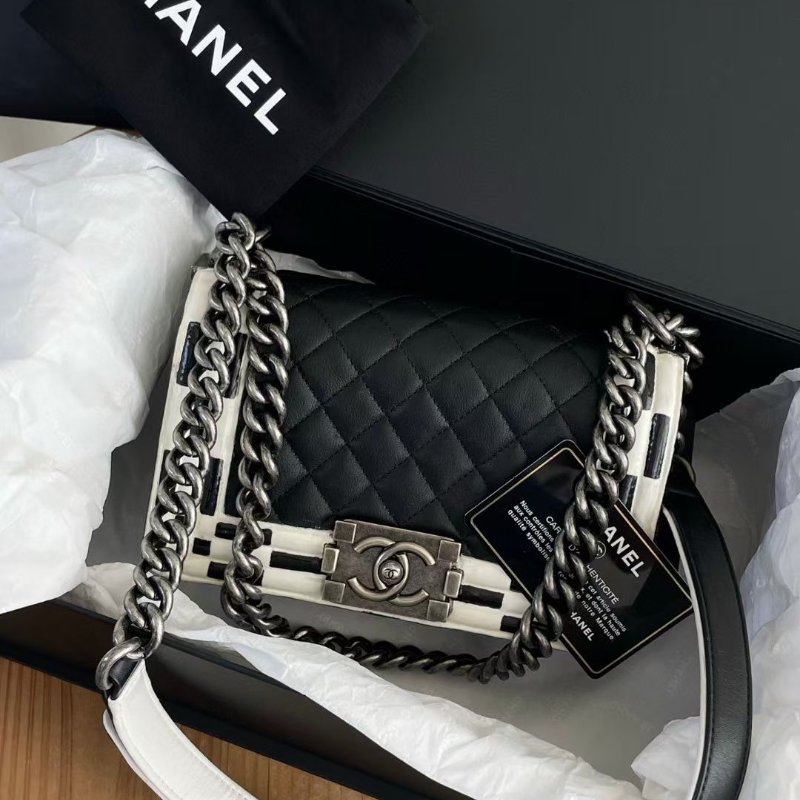 chanel 黑白 leboy 小號 熊貓拼色格子設計 20×8×12cm 98新配件保卡塵袋-6