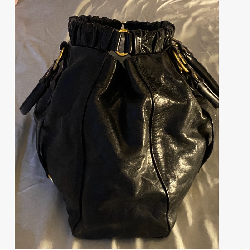 Miumiu黑金油蠟包Vitello Lux 2WAY 手提 肩背 斜背包 機車包 機場包-17