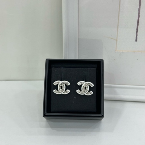 Chanel/香奈兒 25C早春款 經典雙C標誌爆款 經典銀色亮片樹脂雙C大Logo耳環耳飾 時尚氣質 大氣精緻
