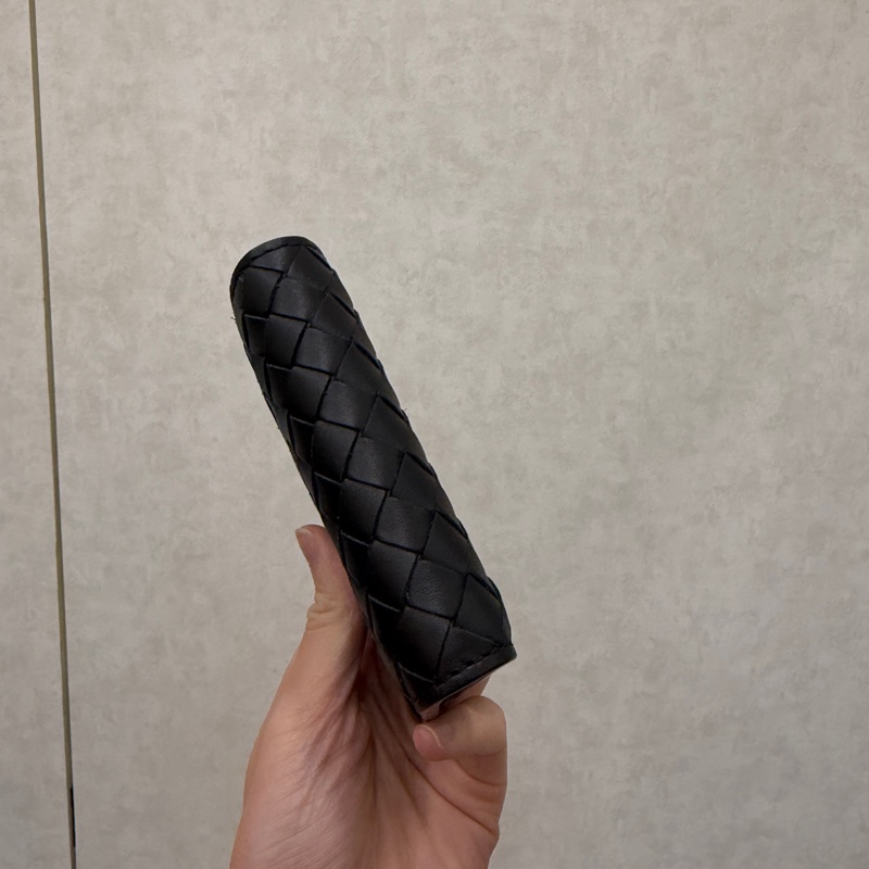 BV 黑羊皮小編織對開4卡短夾-4