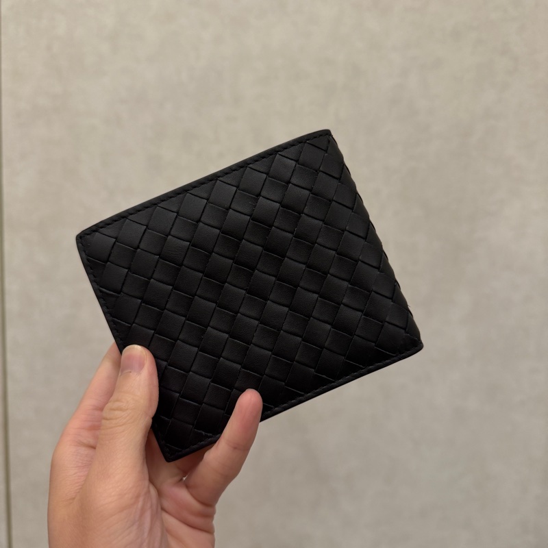 BV 黑羊皮小編織對開4卡短夾-5